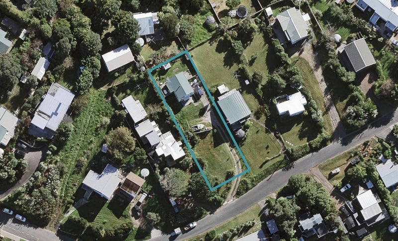 3 Wellington Road, Surfdale, Waiheke Island - Carousel 1