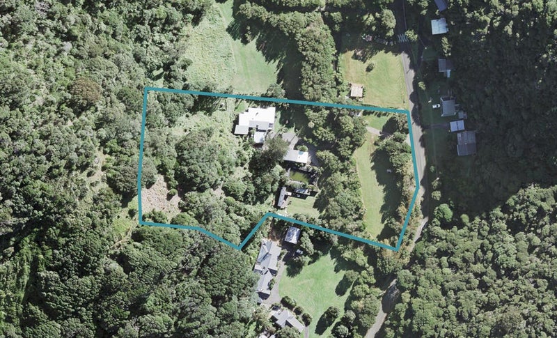 12 Karekare Road, New Lynn - Carousel 1