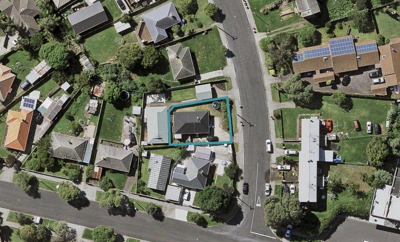 21 Coates Crescent, Panmure, Auckland - Carousel 1