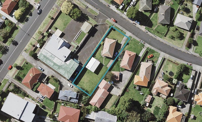 2 Caen Road, Panmure, Auckland - Carousel 1