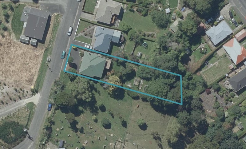 11 Ettrick Street, Glenross, Dunedin - Carousel 1