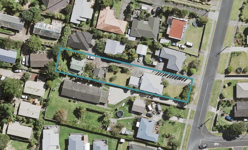 2/15 Ambler Avenue, Glen Eden, Auckland - Carousel 1