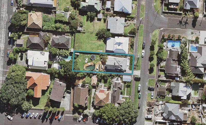 10 Richmond Avenue, Northcote Point, Auckland - Carousel 1
