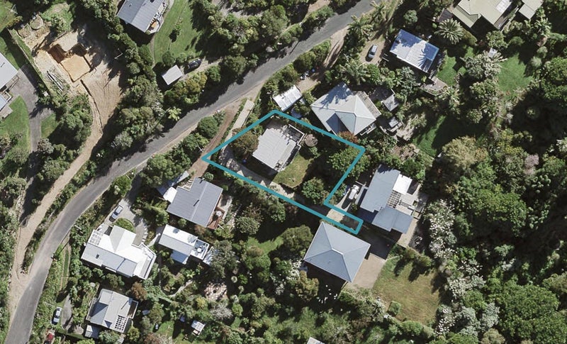 12 Tiri Road, Oneroa, Waiheke Island - Carousel 1
