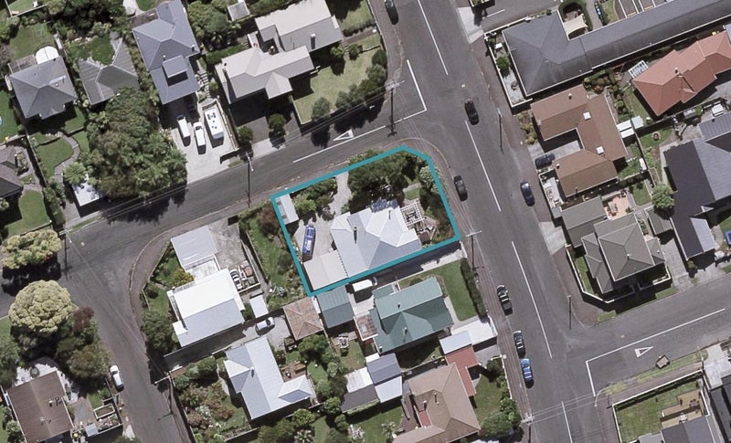 24 Beach Street, Fitzroy, New Plymouth - Carousel 1