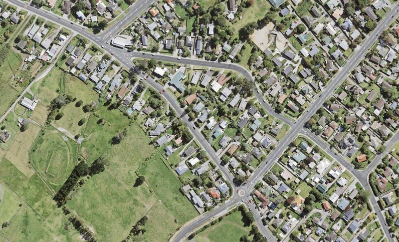 10 Pine Avenue, Henderson, Auckland - Carousel 1