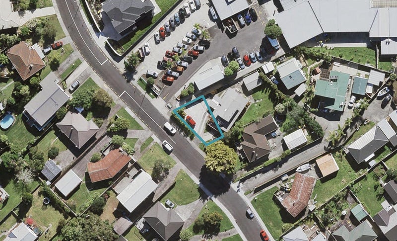 11A Compton Street, Hillcrest, Auckland - Carousel 1