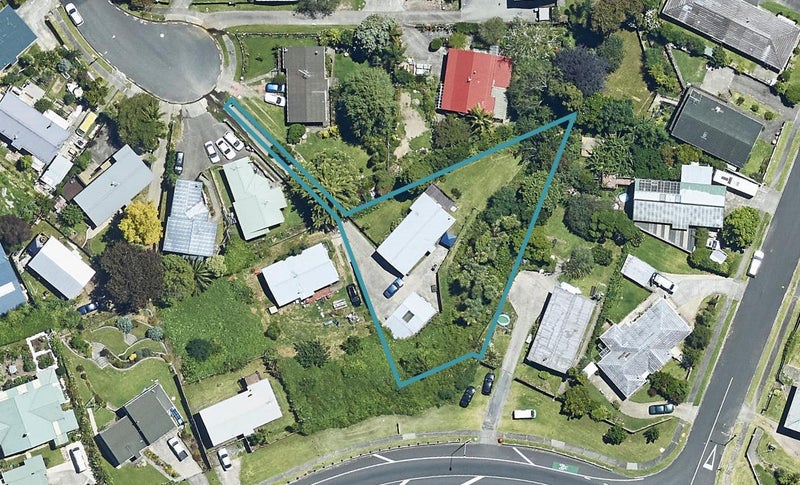 14 Luke Street, Brookfield, Tauranga - Carousel 1