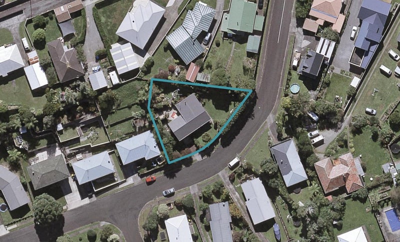 8 Nash Street, Marfell, New Plymouth - Carousel 1
