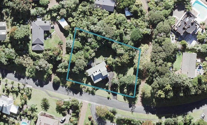 6 Atarua Gardens, Waiatarua, Auckland - Carousel 1