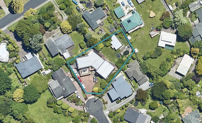 9 Pah Road, Kawaha Point, Rotorua - Carousel 1