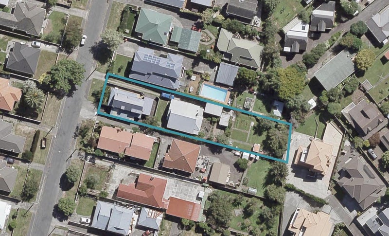 2/13 Charleston Avenue, Boulcott, Lower Hutt - Carousel 1