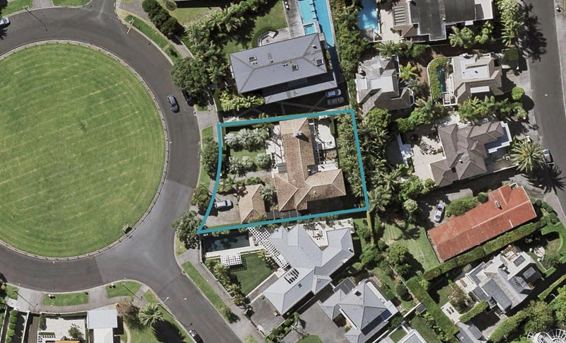 3 Fenton Circus, Orakei, Auckland - Carousel 1