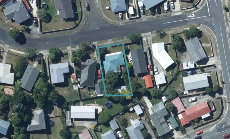 7 Beaumaris Crescent, Ascot Park, Porirua - Carousel 1