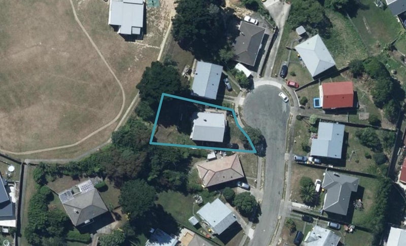 9 Carbine Place, Ascot Park, Porirua - Carousel 1
