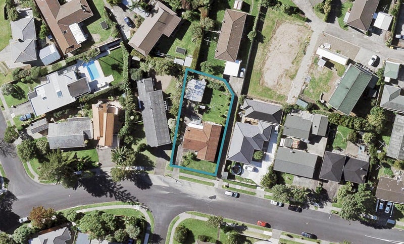 11 Wells Road, Bucklands Beach, Auckland - Carousel 1