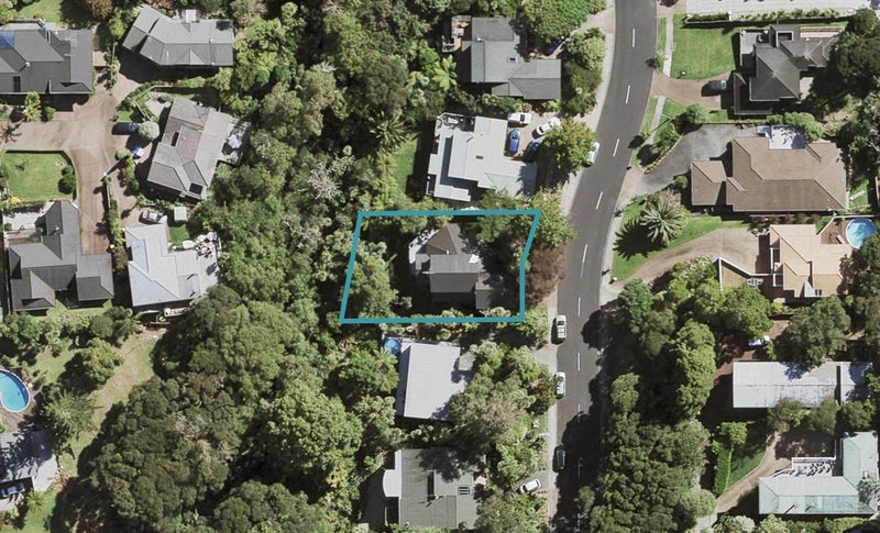 24 Woodfern Crescent, Titirangi, Auckland - Carousel 1