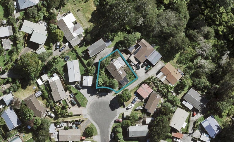 11 Lowell Place, Massey, Auckland - Carousel 1