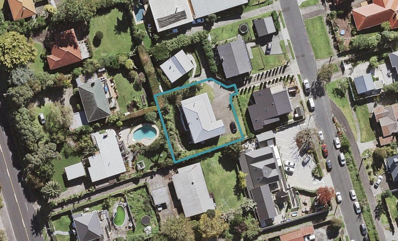8 Bank Street, Hillcrest, Auckland - Carousel 1