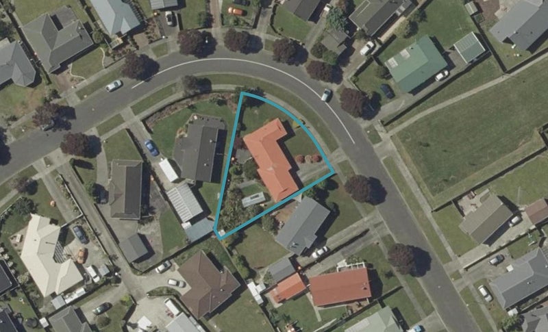 18 Peppertree Glade, Kelvin Grove, Palmerston North - Carousel 1