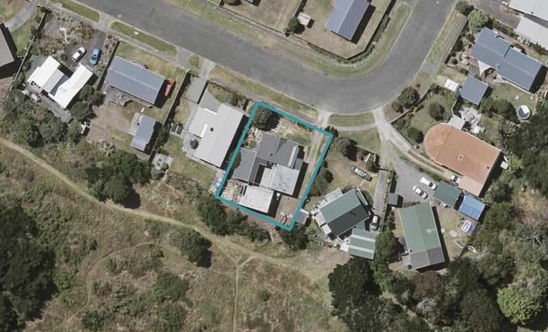 18 Scott Avenue, Otaki Beach, Otaki - Carousel 1