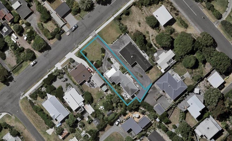 8 Tutere Street, Waikanae Beach, Waikanae - Carousel 1