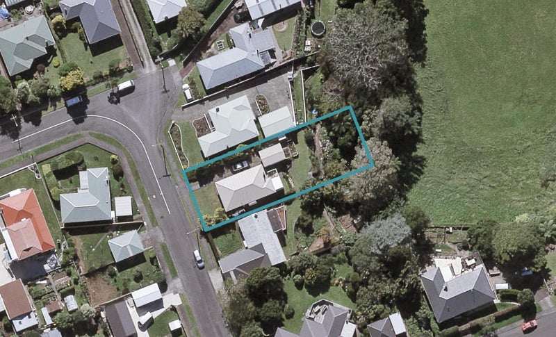 8 Hurdon Street, Hurdon, New Plymouth - Carousel 1