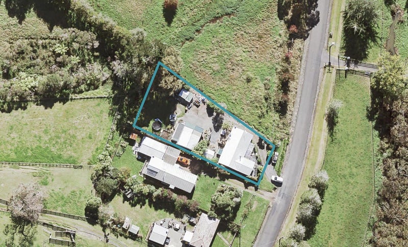 15 Anzac Valley Road, Waitakere, Auckland - Carousel 1
