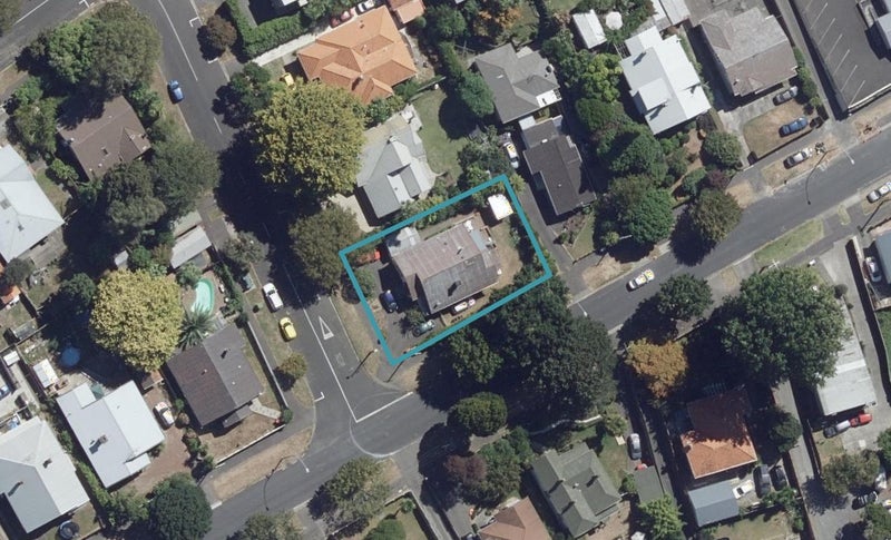 15 Te Aroha Street, Hamilton East, Hamilton - Carousel 1