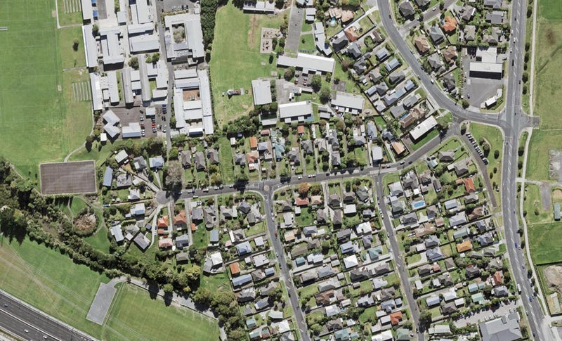 17 Toru Street, Te Atatu Peninsula, Auckland - Carousel 1