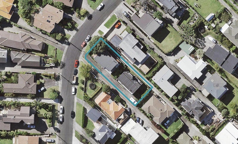 2/19 Seaview Road, Castor Bay, Auckland - Carousel 1