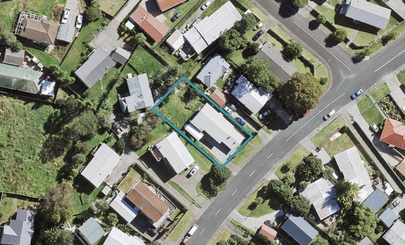 49 Hindmarsh Street, Henderson, Auckland - Carousel 1