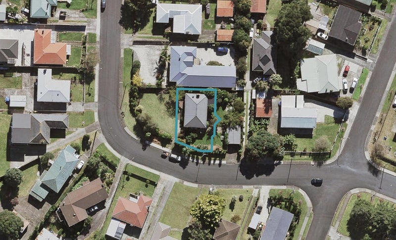 13B Tarata Crescent, Mangere Bridge, Auckland - Carousel 1