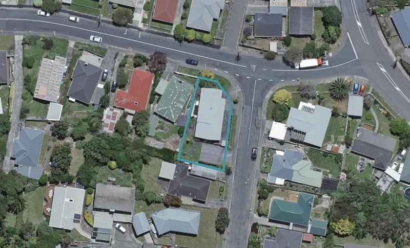 2 Catherine Crescent, Paparangi, Wellington - Carousel 1