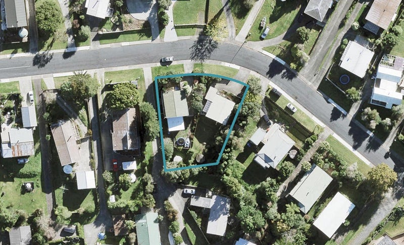 107 Brian Crescent, Stanmore Bay, Auckland  - Carousel 1
