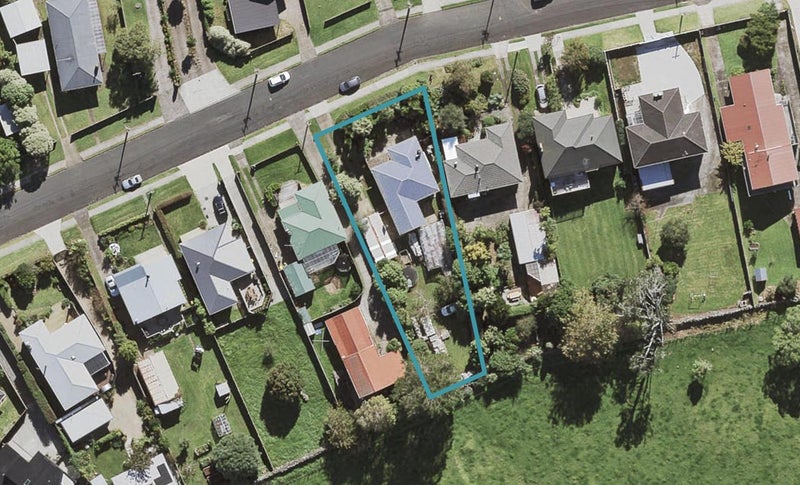 24 Wellesley Road, Mangere Bridge, Auckland - Carousel 1