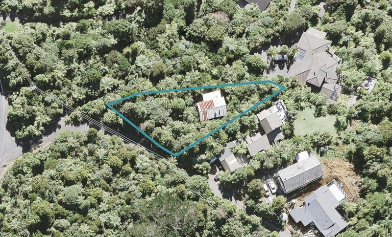 489 Scenic Drive, Waiatarua, Auckland - Carousel 1