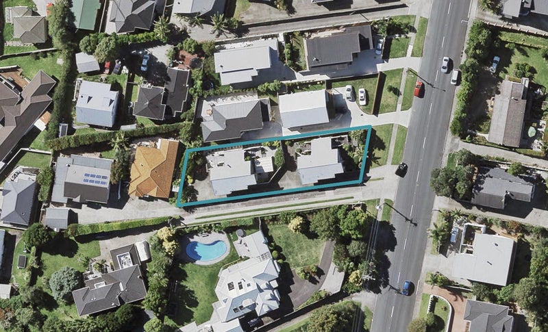 2/132 East Coast Road, Forrest Hill, Auckland - Carousel 1