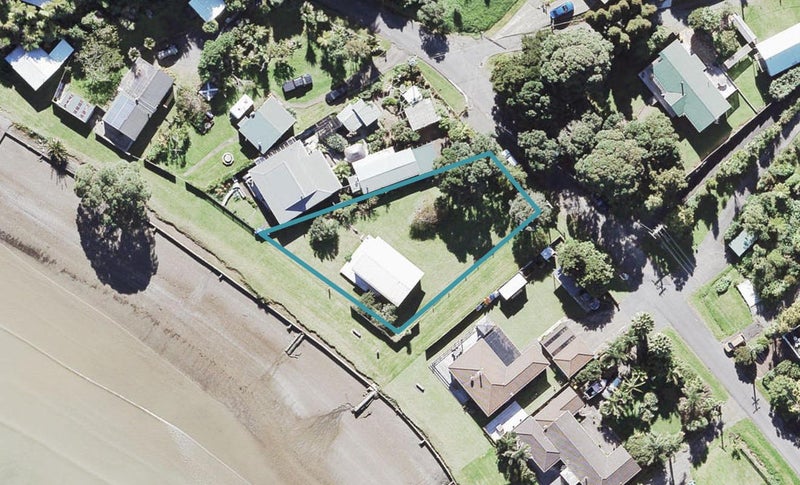 9 Foster Avenue, Huia, Auckland - Carousel 1