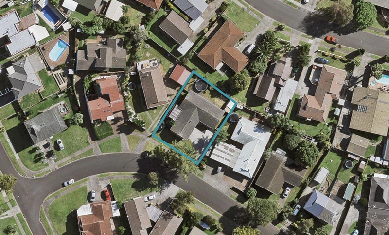 13 Balgowan Terrace, Conifer Grove, Takanini - Carousel 1
