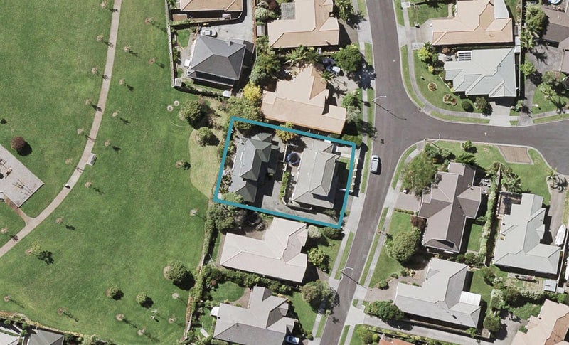 2/5 Keswick Close, Northpark, Auckland - Carousel 1