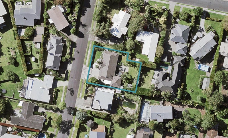 2 Oliver Twist Avenue, Mellons Bay, Auckland - Carousel 1