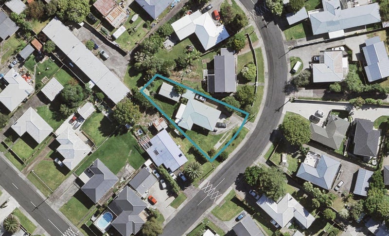 4 Statesman Street, Henderson, Auckland - Carousel 1