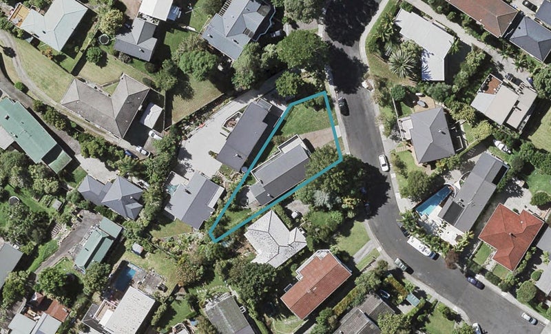 27 Northumberland Avenue, Belmont, Auckland - Carousel 1