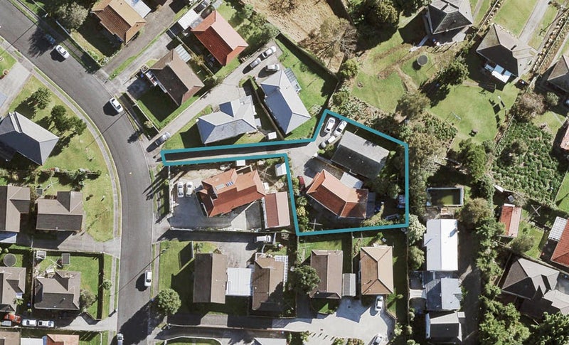 16 Halleys Place, Mount Roskill, Auckland - Carousel 1