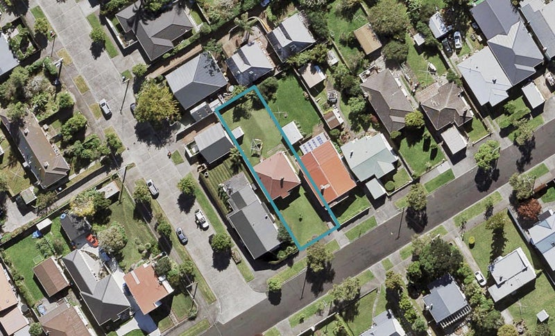 49 Smale Street, Point Chevalier, Auckland - Carousel 1