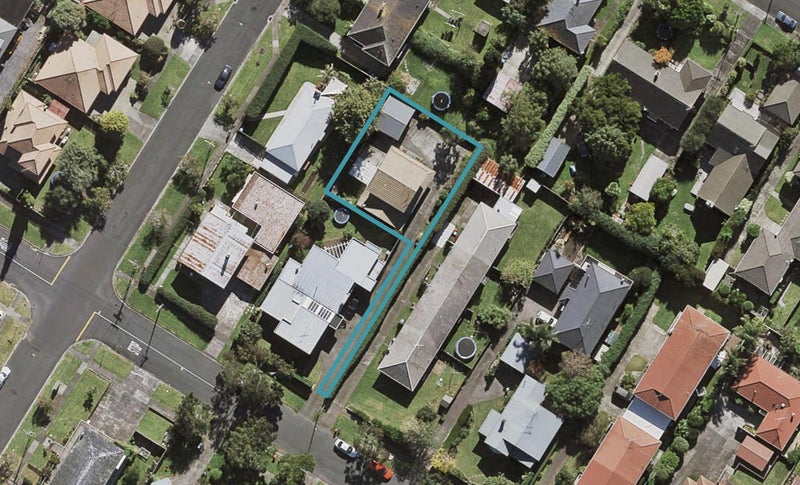 25A Tawhiri Road, One Tree Hill, Auckland - Carousel 1