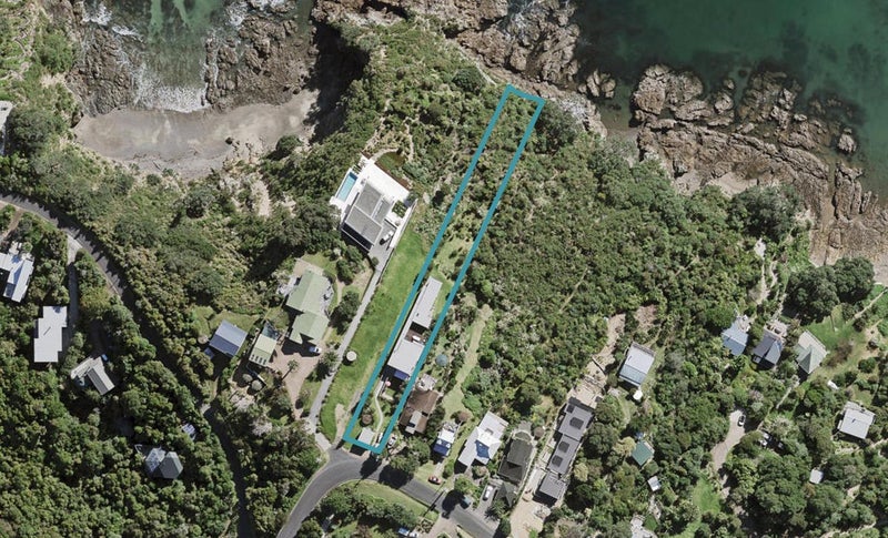 39 Queens Drive, Oneroa, Waiheke Island - Carousel 1