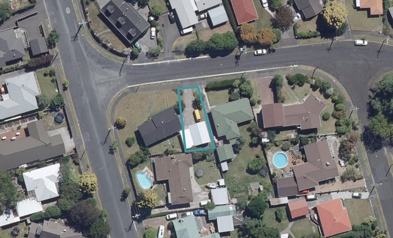 4/2 Eton Drive, Hillcrest, Hamilton - Carousel 1