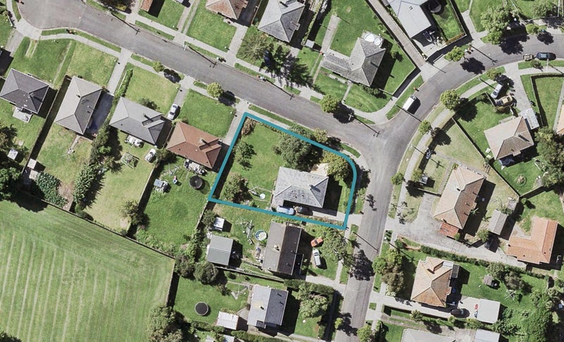 13 Chiltern Crescent, Glen Innes, Auckland - Carousel 1